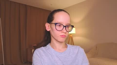 Snapshot of lynettebails chatting on 12-13-25, 08:36 Sara online show from 12-13-25, 08:36