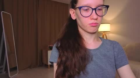 Snapshot of lynettebails chatting on 12-14-25, 05:18 Sara online show from 12-14-25, 05:18