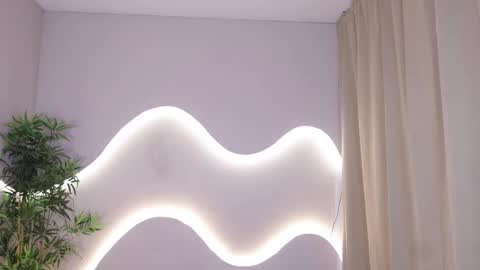 Lynx and Sun  online show from 11-28-25, 01:03