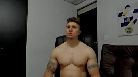 Snapshot of lyonel15 chatting on 10-23-25, 09:13 Lyonel online show from 10-23-25, 09:13