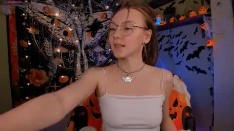 Lyra online show from 10-28-25, 10:30