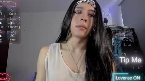 Snapshot of lyric_mirage chatting on 10-30-25, 02:40 Lyric online show from 10-30-25, 02:40