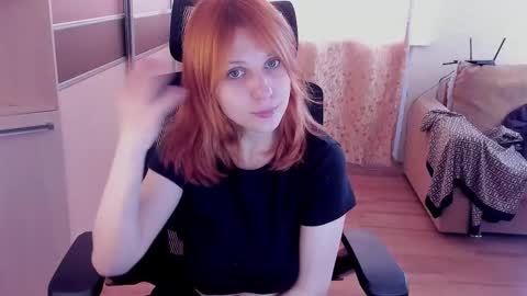 Snapshot of lyssan_xo chatting on 10-15-25, 10:15 lyssan_xo online show from 10-15-25, 10:15