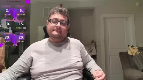 Snapshot of lyxx_2 chatting on 12-19-25, 02:07 lyxx_2 online show from 12-19-25, 02:07