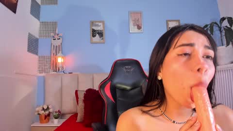 Snapshot of lyzzi_smith01 chatting on 12-04-24, 07:56 Lizzy smith online show from 12-04-24, 07:56