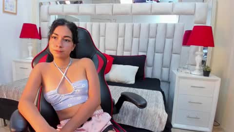 Snapshot of lyzzi_smith01 chatting on 01-15-25, 04:11 Lizzy smith online show from 01-15-25, 04:11