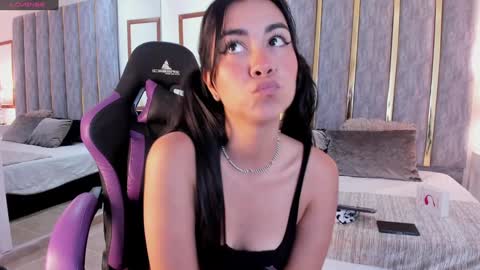 Snapshot of lyzzi_smith01 chatting on 02-05-25, 11:50 Lizzy smith online show from 02-05-25, 11:50