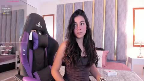 Snapshot of lyzzi_smith01 chatting on 02-18-25, 08:03 Lizzy smith online show from 02-18-25, 08:03