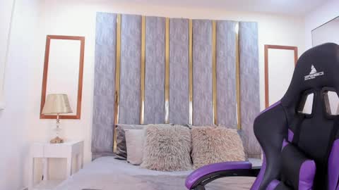 Snapshot of lyzzi_smith01 chatting on 03-11-25, 01:59 Lizzy smith online show from 03-11-25, 01:59