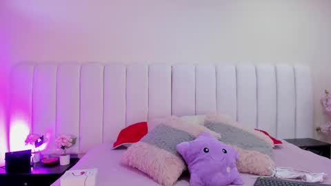 Snapshot of lyzzi_smith01 chatting on 09-09-25, 11:43 Lizzy smith online show from 09-09-25, 11:43