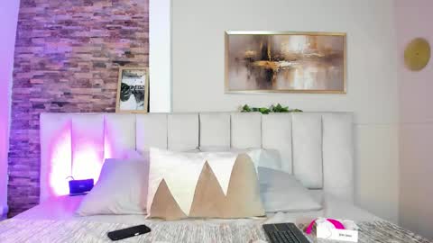 Snapshot of lyzzi_smith01 chatting on 10-11-25, 03:54 Lizzy smith online show from 10-11-25, 03:54