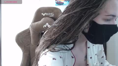 Snapshot of m00n8kiki chatting on 04-04-26, 04:44 Ksu online show from 04-04-26, 04:44