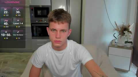 Snapshot of m0neyken_ chatting on 07-31-26, 02:44 m0neyken_ online show from 07-31-26, 02:44