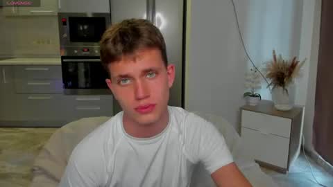 Snapshot of m0neyken_ chatting on 08-04-26, 02:15 m0neyken_ online show from 08-04-26, 02:15
