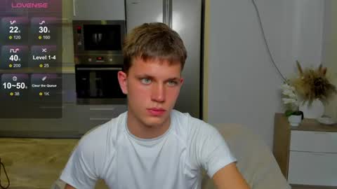 Snapshot of m0neyken_ chatting on 08-06-26, 03:19 m0neyken_ online show from 08-06-26, 03:19