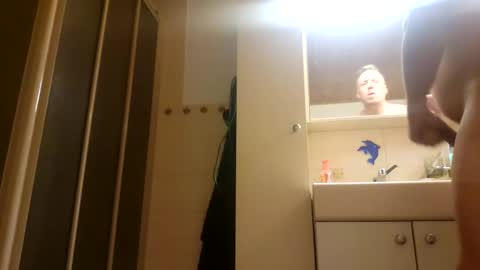 Snapshot of m1guele chatting on 12-28-24, 03:47 Fucklover online show from 12-28-24, 03:47