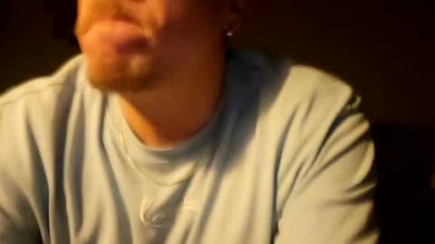 Snapshot of m1guele chatting on 01-06-25, 09:32 Fucklover online show from 01-06-25, 09:32