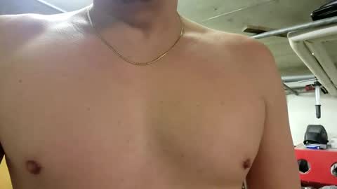 Snapshot of m1guele chatting on 01-07-25, 12:34 Fucklover online show from 01-07-25, 12:34