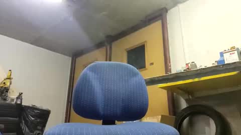 Snapshot of m1guele chatting on 02-06-25, 08:45 Fucklover online show from 02-06-25, 08:45