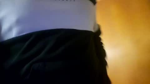 Snapshot of m1guele chatting on 02-09-25, 10:32 Fucklover online show from 02-09-25, 10:32