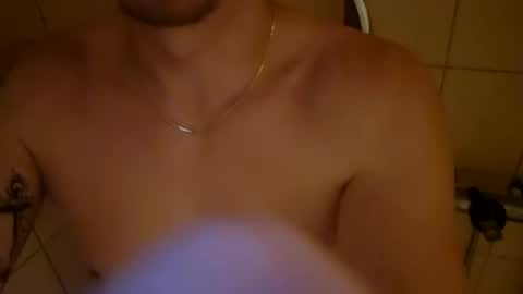 Snapshot of m1guele chatting on 02-19-25, 10:09 Fucklover online show from 02-19-25, 10:09