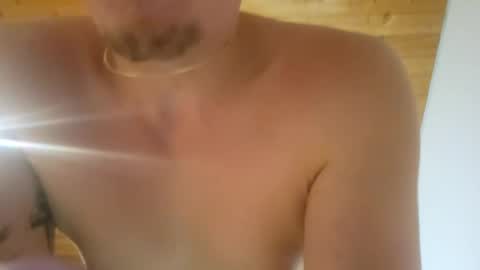 Snapshot of m1guele chatting on 02-25-25, 01:30 Fucklover online show from 02-25-25, 01:30