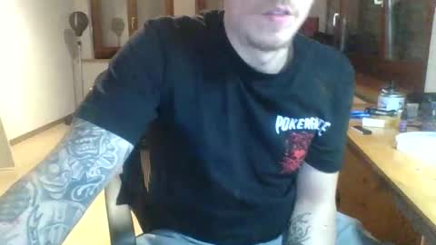 Snapshot of m1guele chatting on 03-02-25, 06:40 Fucklover online show from 03-02-25, 06:40