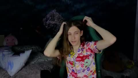 Snapshot of m1shq chatting on 09-08-25, 09:47 m1shq online show from 09-08-25, 09:47