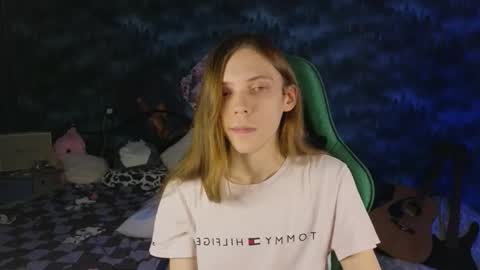 Snapshot of m1shq chatting on 10-01-25, 09:32 m1shq online show from 10-01-25, 09:32