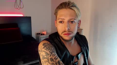 Snapshot of maaxxxrider chatting on 11-01-25, 04:14 YES MASTER online show from 11-01-25, 04:14