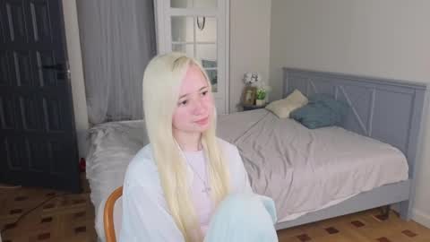 Christina online show from 05-25-26, 06:03
