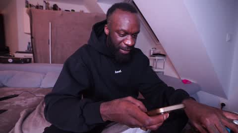 Snapshot of mac_troy chatting on 12-31-24, 04:25 Mac Troy online show from 12-31-24, 04:25