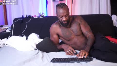 Snapshot of mac_troy chatting on 09-13-25, 06:18 Mac Troy online show from 09-13-25, 06:18