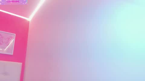 Snapshot of macarena_05_ chatting on 11-14-25, 01:37 macarena_05_ online show from 11-14-25, 01:37