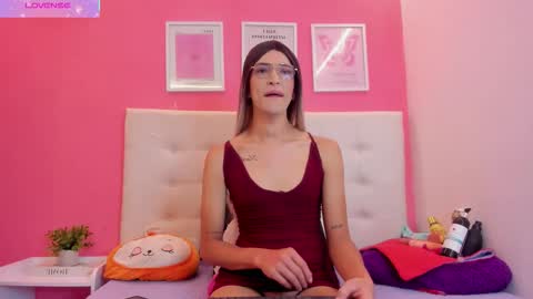 Snapshot of macarena_05_ chatting on 11-26-25, 12:33 macarena_05_ online show from 11-26-25, 12:33