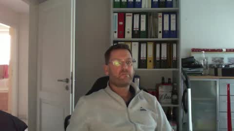 macfly67 online show from 12-27-24, 02:22