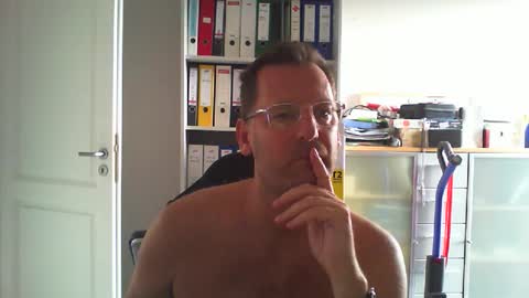 macfly67 online show from 09-13-25, 07:41