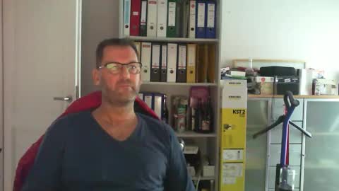 macfly67 online show from 10-04-25, 07:28