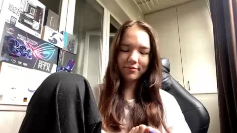 Mila online show from 05-10-26, 05:01