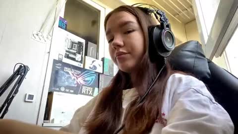 Mila online show from 05-14-26, 09:05