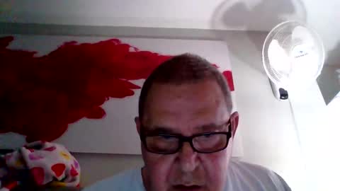 Snapshot of machet1 chatting on 04-11-26, 11:31 machet1 online show from 04-11-26, 11:31