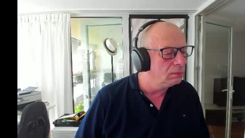 Snapshot of machinegun3dx chatting on 07-11-26, 05:59 Andy online show from 07-11-26, 05:59