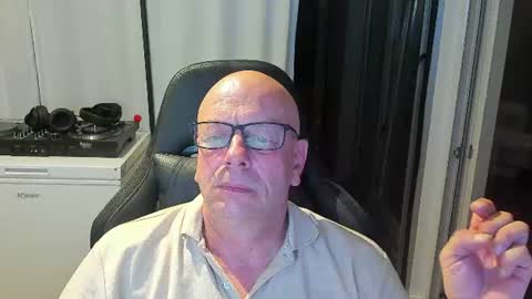 Snapshot of machinegun3dx chatting on 07-13-26, 08:00 Andy online show from 07-13-26, 08:00
