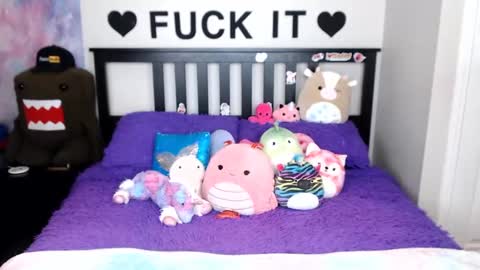 Mackenzie Wolfe online show from 11-09-25, 04:33