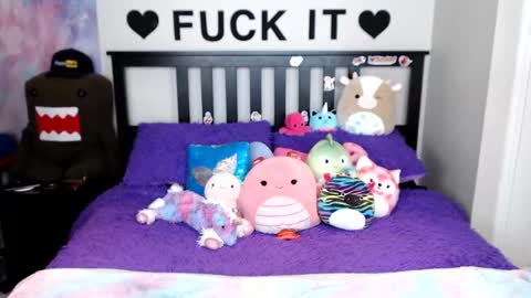 Mackenzie Wolfe online show from 11-20-25, 04:45