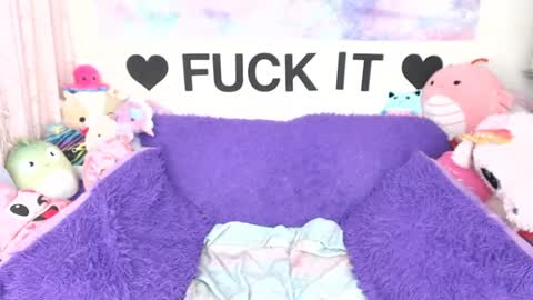 Mackenzie Wolfe online show from 05-19-26, 04:08