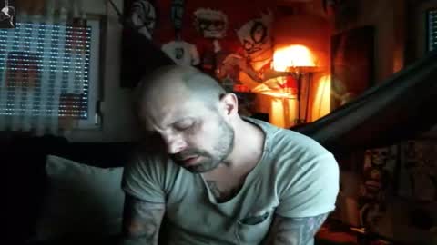 Snapshot of mad_dem0n chatting on 11-27-25, 03:25 Manuel online show from 11-27-25, 03:25