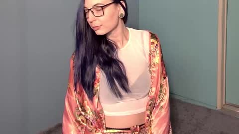 Snapshot of madam_edgewood chatting on 12-02-24, 08:11 Madam Edgewood online show from 12-02-24, 08:11