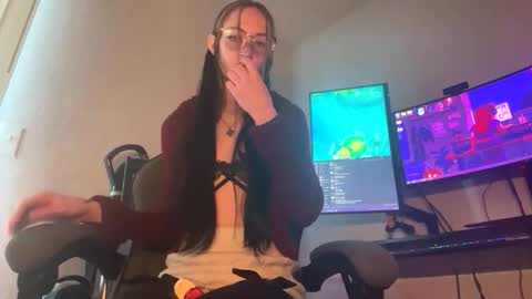 Snapshot of madamebubs chatting on 04-20-26, 12:13 Madame Bubs online show from 04-20-26, 12:13
