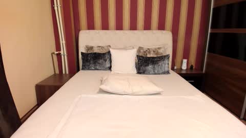 Snapshot of madamecrowford chatting on 10-31-25, 01:23 Nora online show from 10-31-25, 01:23